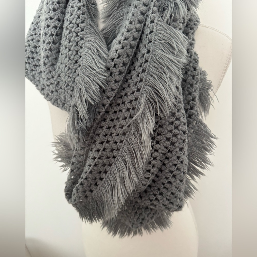 Gorgeous Soft Gray Knit Infinity Fringe Scarf